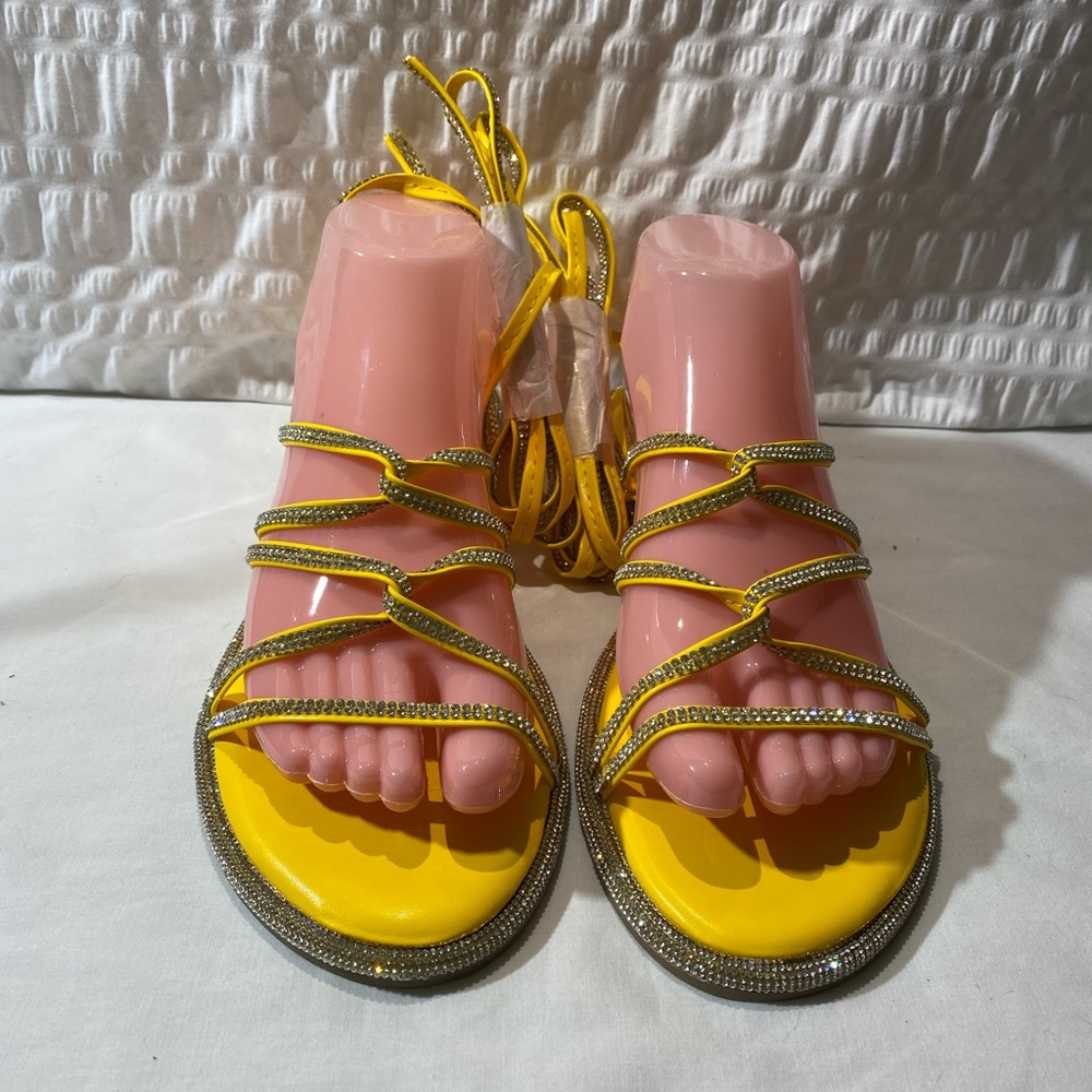 ITS Fashion Size 11 Yellow and Rhinestone Strapy Sandals. NWT
